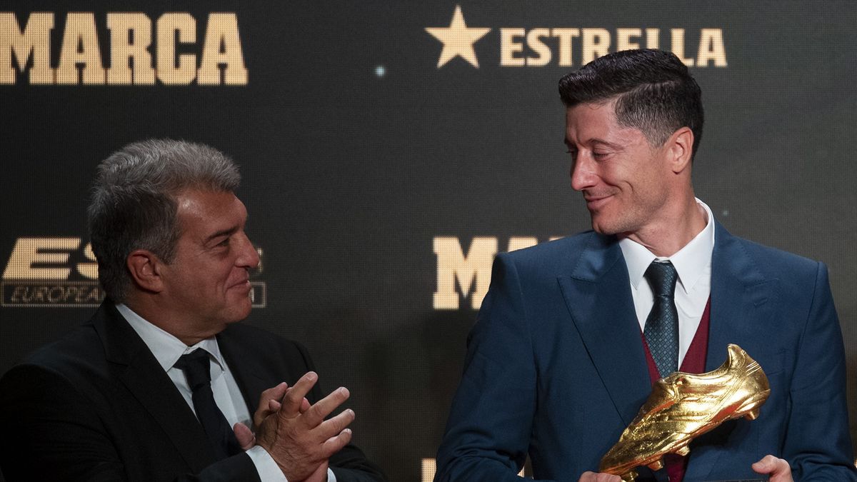 Getty Images / Adria Puig/Anadolu Agency / Na zdjęciu: Joan Laporta i Robert Lewandowski