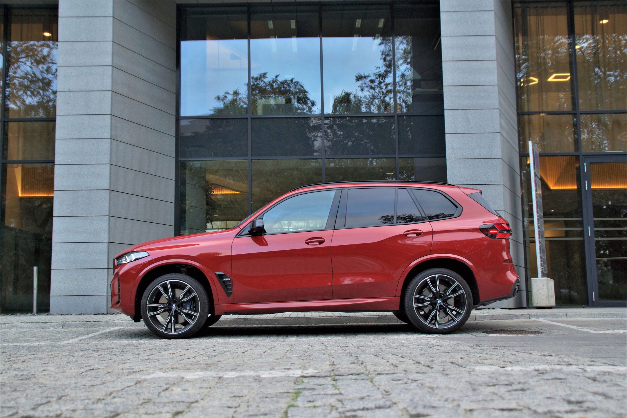 BMW X5 M60i