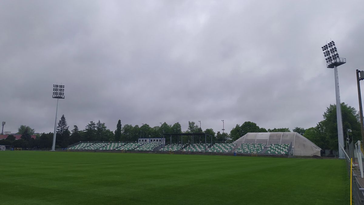 Maszty oświetleniowe stanęły na stadionie Warty