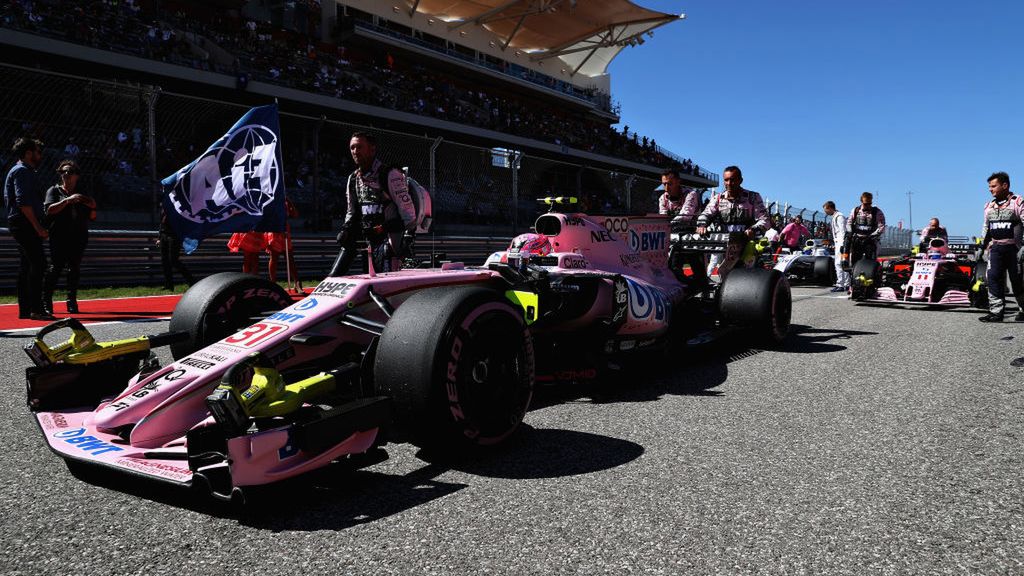 Esteban Ocon w barwach Force India przed startem GP USA w 2017 roku