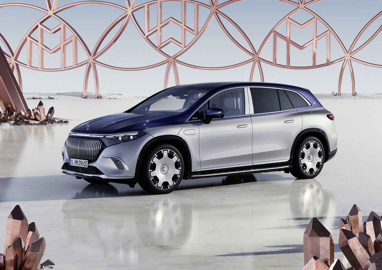 Mercedes-Maybach EQS SUV wjeżdża na salony. Elektryzujący luksus