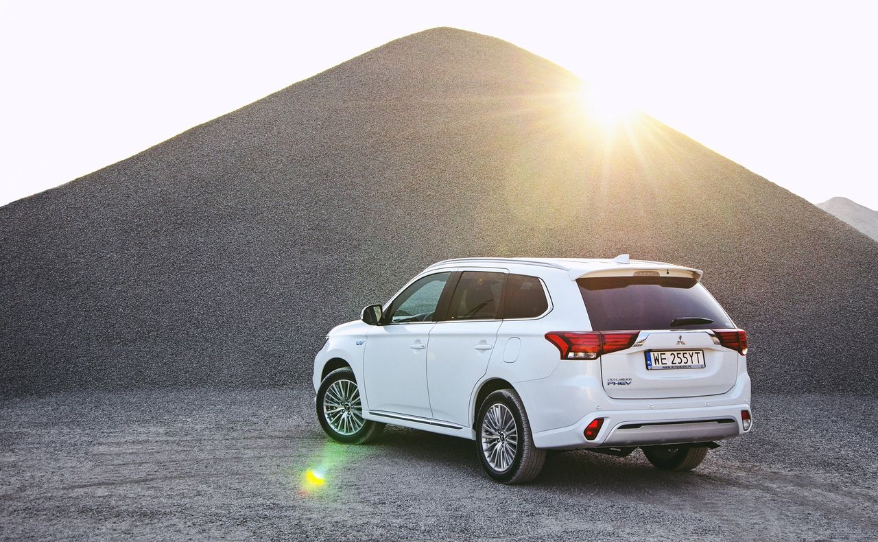 Mitsubishi Outlander PHEV na rok 2020 przeszedł spore zmiany techniczne, ale w teście nie potwierdził wyższości nad autem sprzed liftingu.