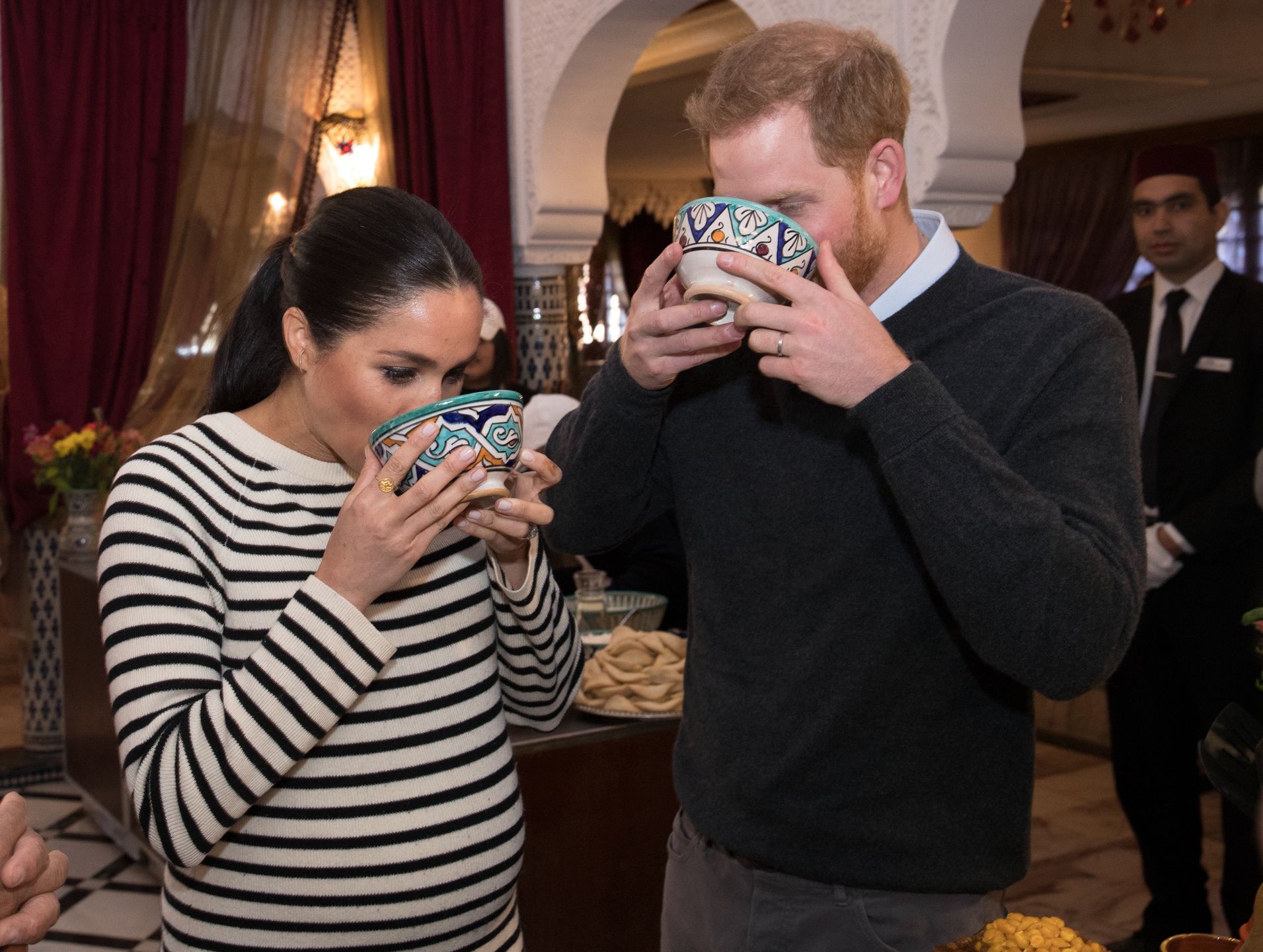 Książę Harry pisze książkę o Megxicie. Royalsi martwią się o to, co się w niej znajdzie 