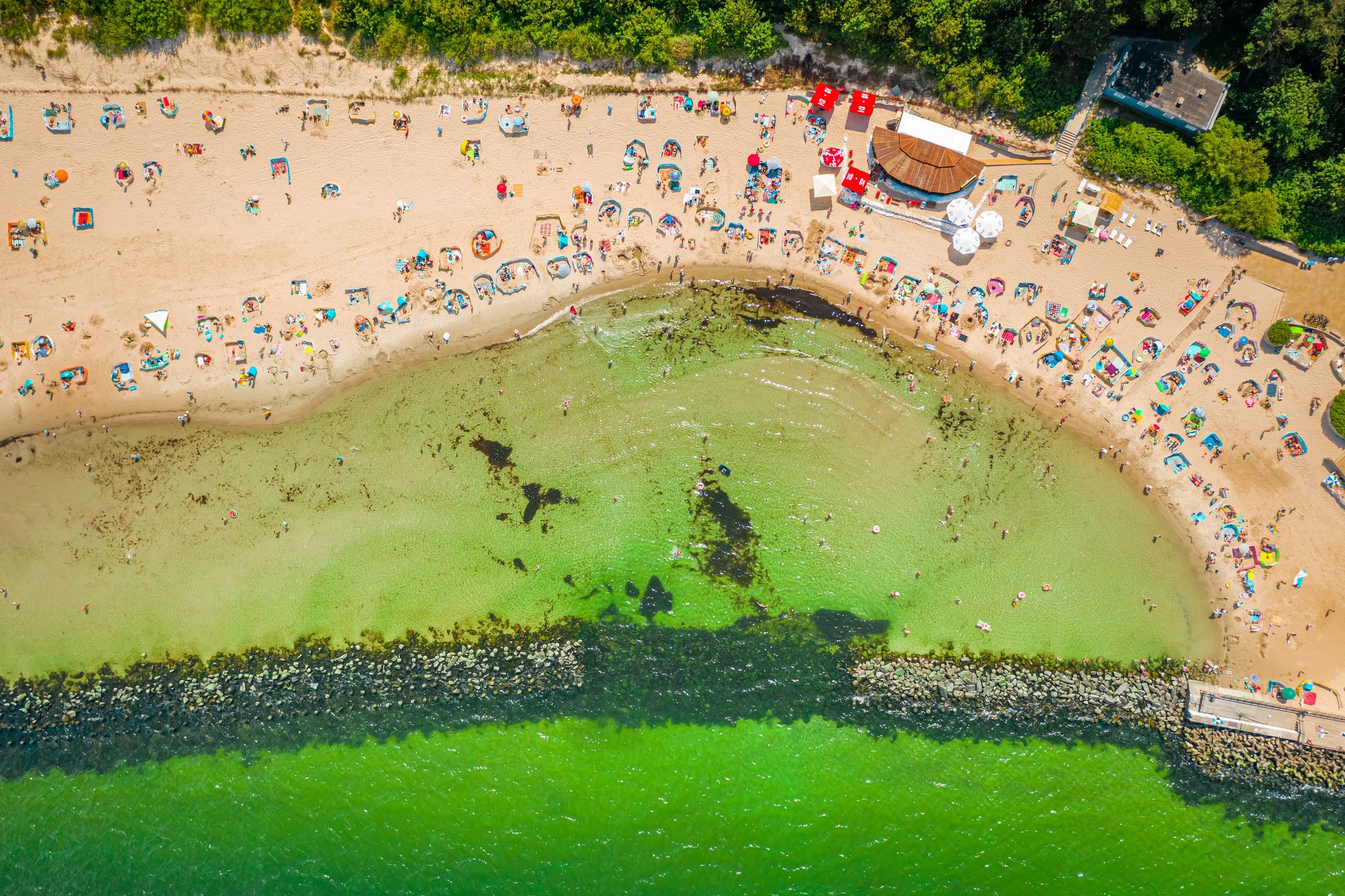 Darłówko na Wybrzeżu Słowińskim to w sierpniu jeden z najtańszych kierunków nad polskim morzem