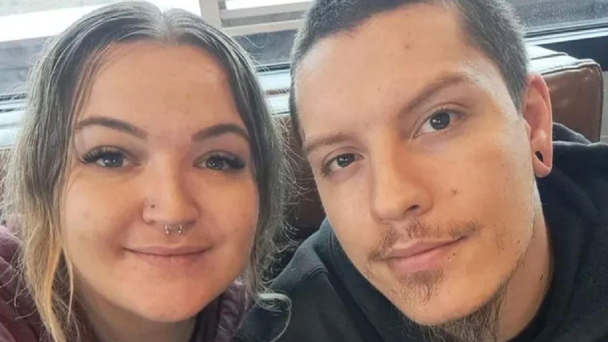 Kaylor nie mógł się uspokoić po tym, jak syn sąsiadki obnażał się przed jego żoną i córeczką