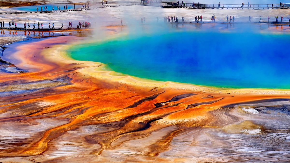 Gorące źródła Grand Prismatic Pool w Parku Narodowym Yellowstone