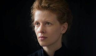 Karolina Gruszka jako "Maria Curie"
