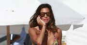 Claudia Galanti: Czy ona kiedykolwiek się ubierze?