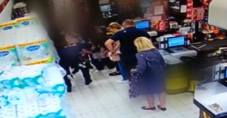 Dziecko zaczęło się dławić w sklepie. Brawurowa akcja policjanta
