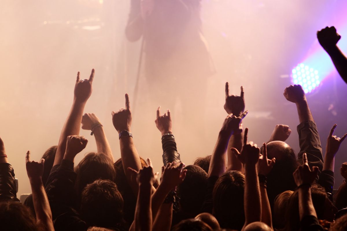 Koncert rockowy (fot: Adobe Stock)