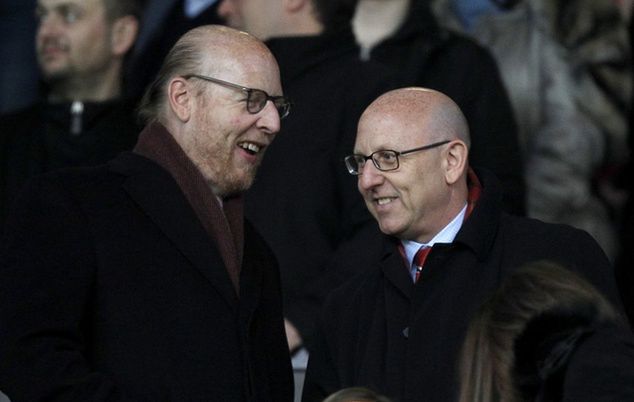 Na zdjęciu: Avram i Joel Glazer (fot: Dave Thompson/PA Images)