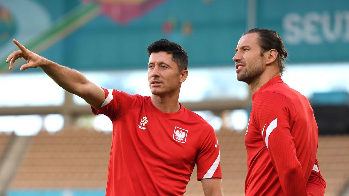 Getty Images /  Aitor Alcalde - UEFA/UEFA via Getty Images / Robert Lewandowski i Grzegorz Krychowiak