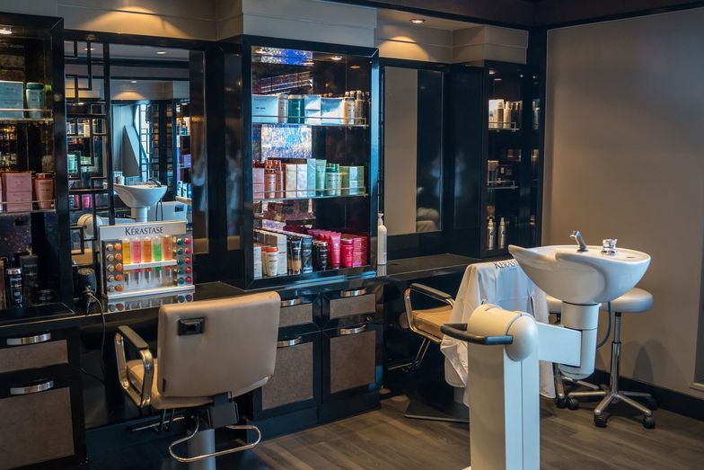 BADANIE: Polacy nie chcą ponownego zamykania zakładów fryzjerskich i kosmetycznych