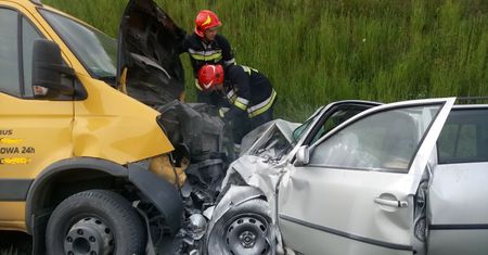 Groźny wypadek na DK74 w miejscowości Piórków. Mamy foto