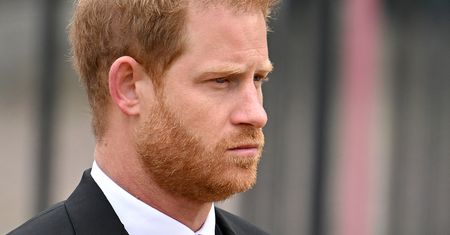 Zatruje relacje z rodziną? Wiadomo, co z biografią Harry'ego
