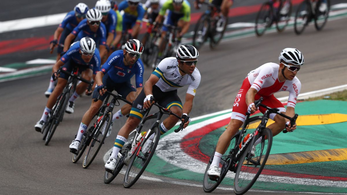 Zdjęcie okładkowe artykułu: Getty Images / Bas Czerwinski / Na pierwszym planie zdjęcia: Michał Kwiatkowski