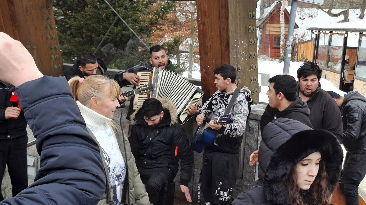 Zakopane: Kapela romska wróciła do występów pod Giewontem