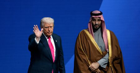 Trump rezygnuje z uderzenia na Iran. W tle telefon z Rijadu
