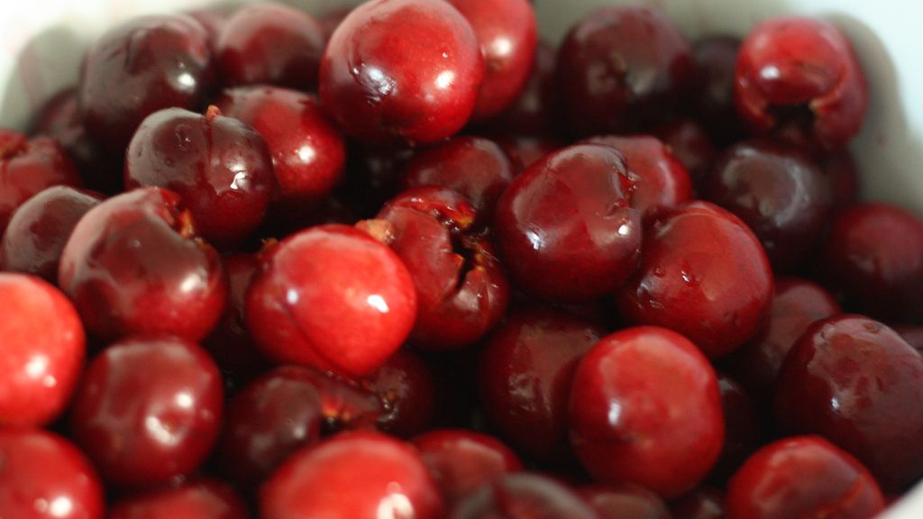 Wiśnie w puszce w bardzo ciężkim syropie (owoce i płyn)