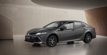 Toyota Camry przeszła facelifting. Nowy wygląd to nie wszystko