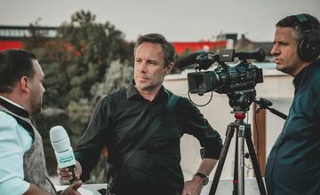 Wzrost przemocy i presji politycznej wobec mediów. Organizacja dziennikarska alarmuje