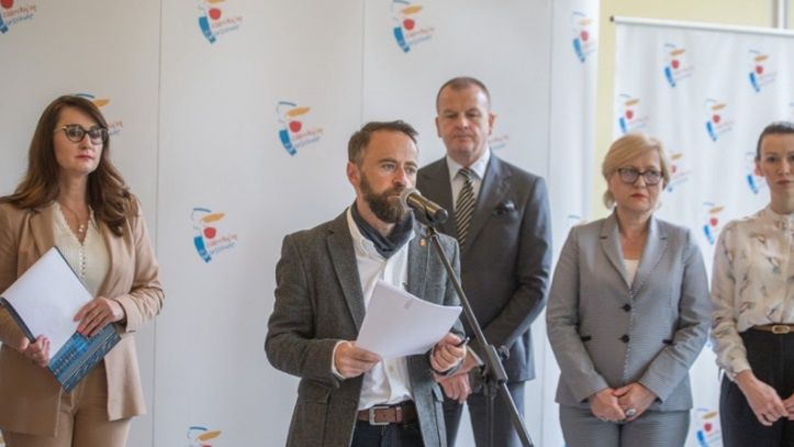 Warszawa. Briefing prasowy wiceprezydentów Warszawy.