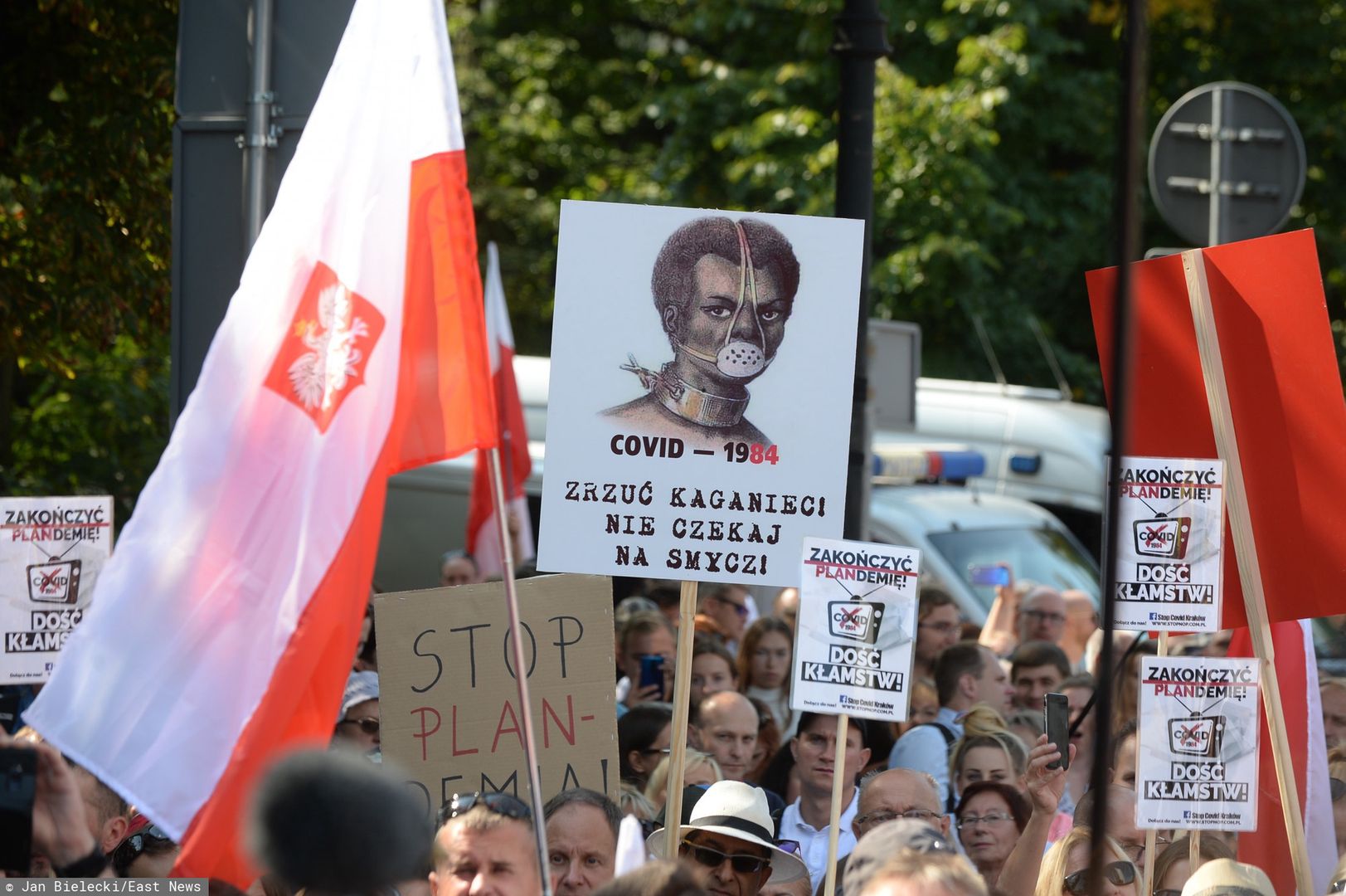 Koronawirus w Polsce. "Zaniedbaliśmy sprawę, mamy problem". Wirusolog tłumaczy