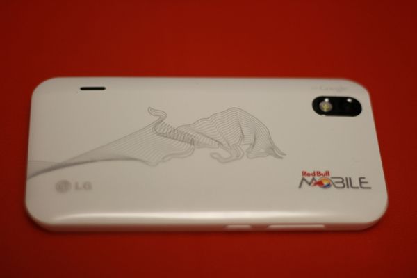Red Bull Mobile ze znakiem bestii 3