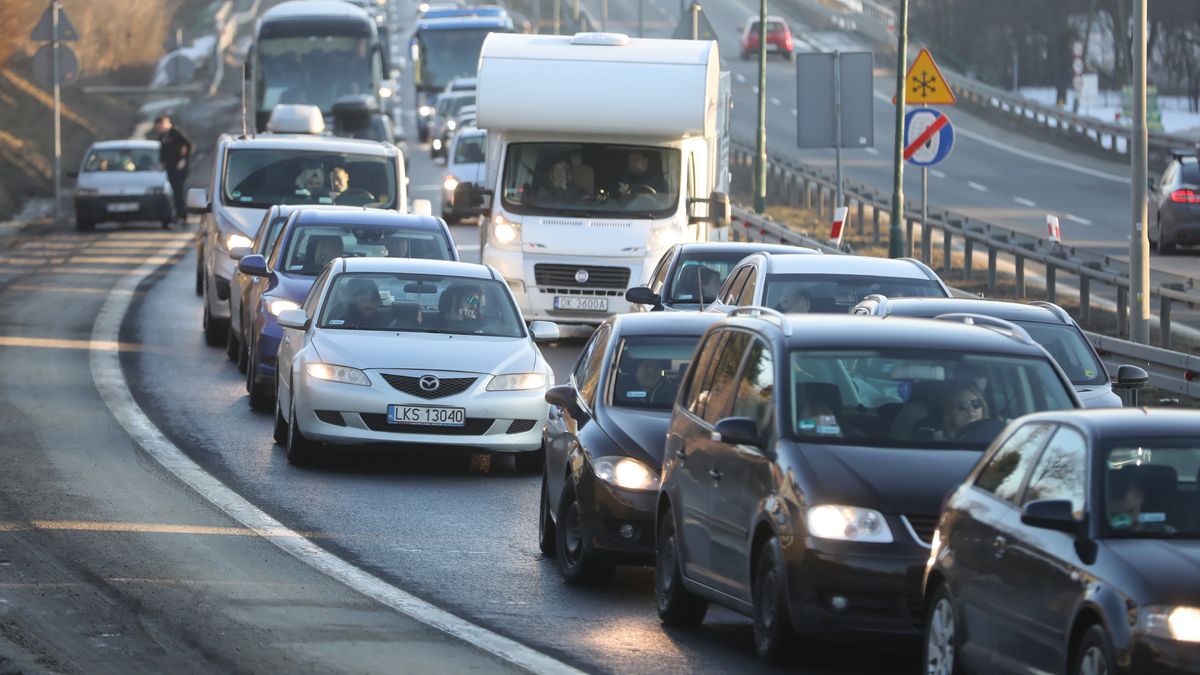 korek
Grzegorz Momot
droga powrotna, korek, korki, powroty, z weekendu, zakopianka, covid-19, epidemia, epidemie i zarazy, koronawirus w Polsce, SARS-CoV-2