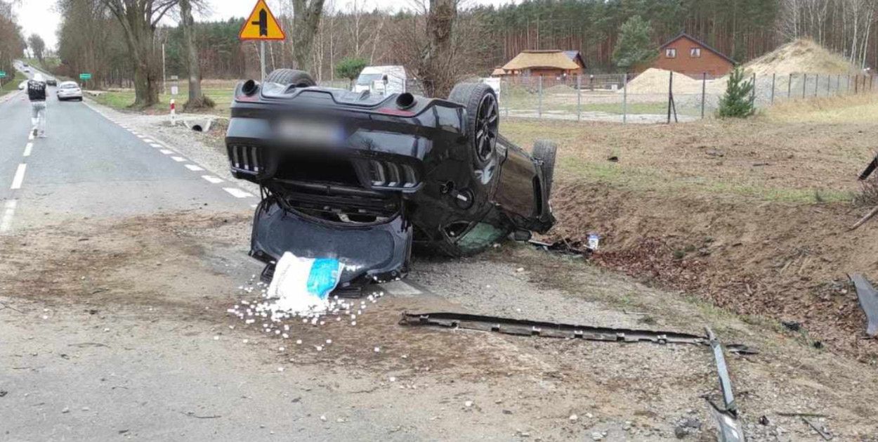 Wyprzedzał pojazdy, inny kierowca też miał taki plan. Utrudnienia w Dobrzykowie do