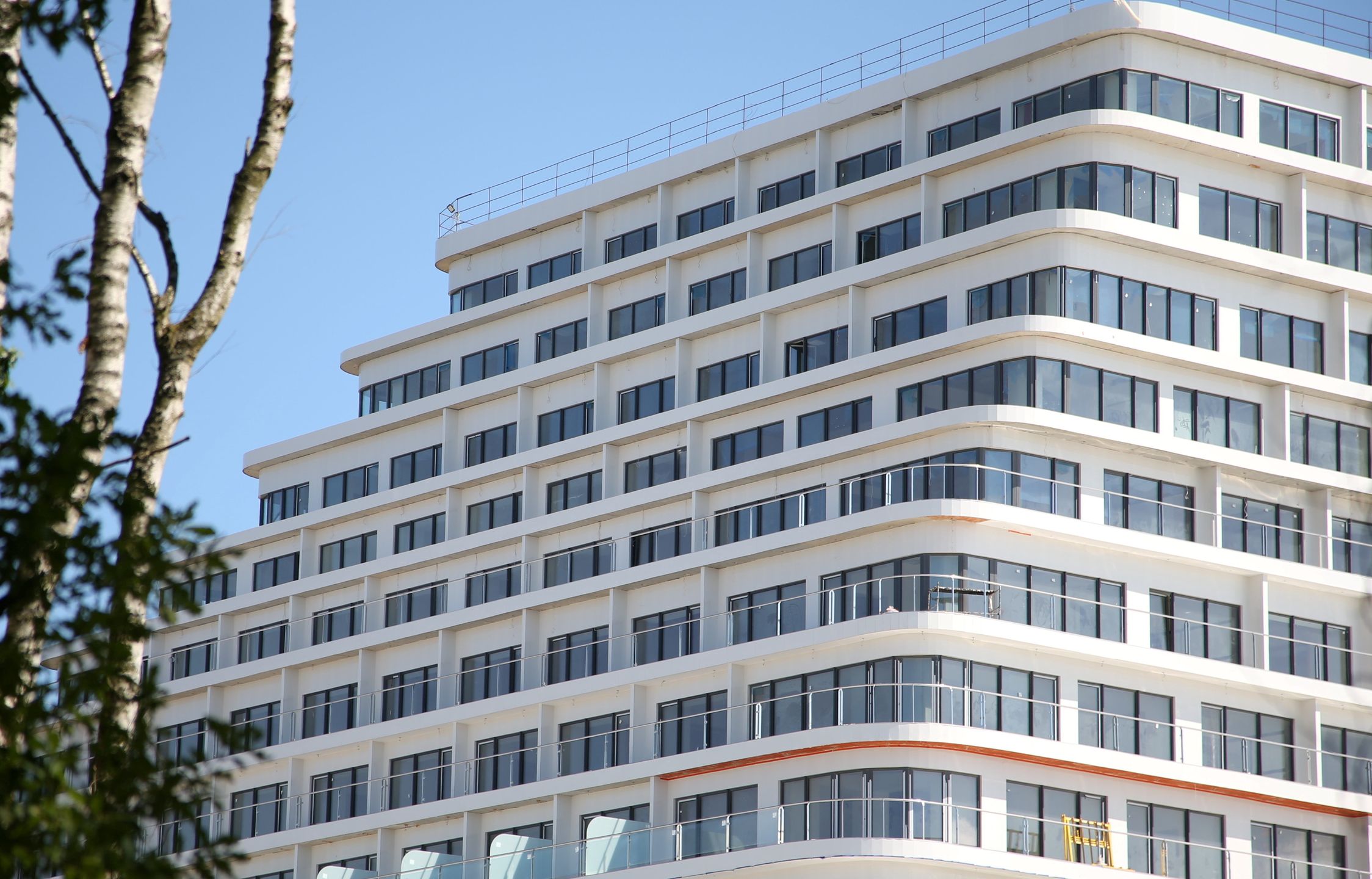 Budowa Hotelu Gołębiewski w Pobierowie latem 2021 r. 