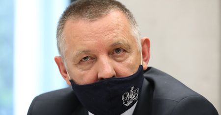 Banaś kontra Morawiecki. "Sasin wykazał się rozsądkiem"