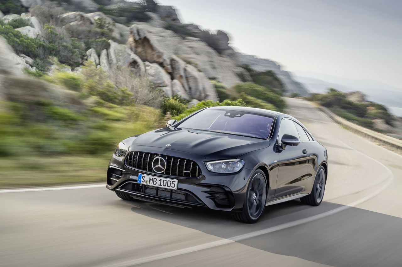 Mercedes-Benz Klasy E zyskał nową twarz. Tym razem w wersjach coupe i cabrio