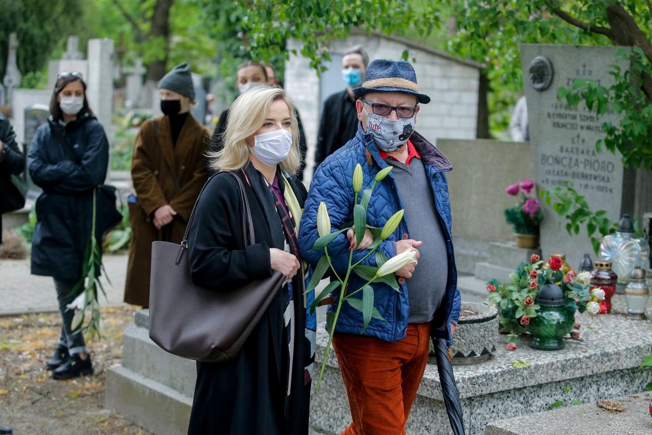 Monika i Zbigniew Zamachowscy na pogrzebie Łapińskiego
