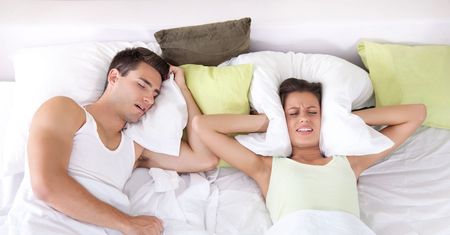 Pożegnaj chrapanie raz na zawsze. Pomogą ci w tym odpowiednie ćwiczenia