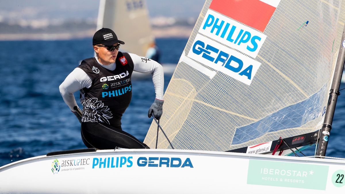 Materiały prasowe / Sailing Energy / Trofeo Sofia Iberostar / Na zdjęciu: Piotr Kula na jachcie olimpijskiej klasy Finn