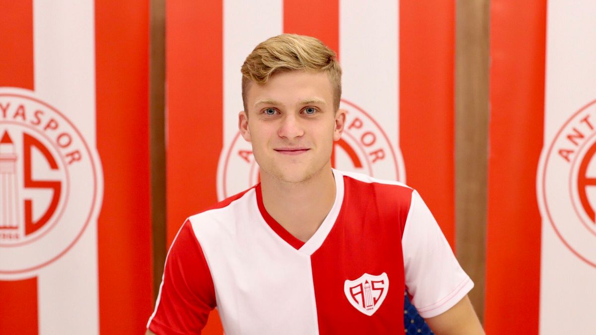 Twitter / Antalyaspor / Na zdjęciu: Jakub Kałuziński