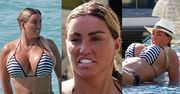 Katie Price opala MONSTRUALNY BIUST w pasiastym bikini (ZDJĘCIA)