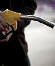 Ceny benzyny w górę, notowania Obamy spadają
