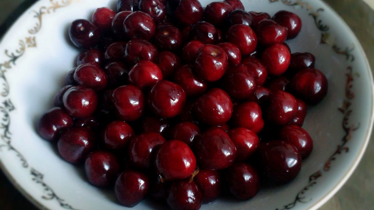 Czereśnie w puszce w bardzo ciężkim syropie (owoce drylowane i płyn)