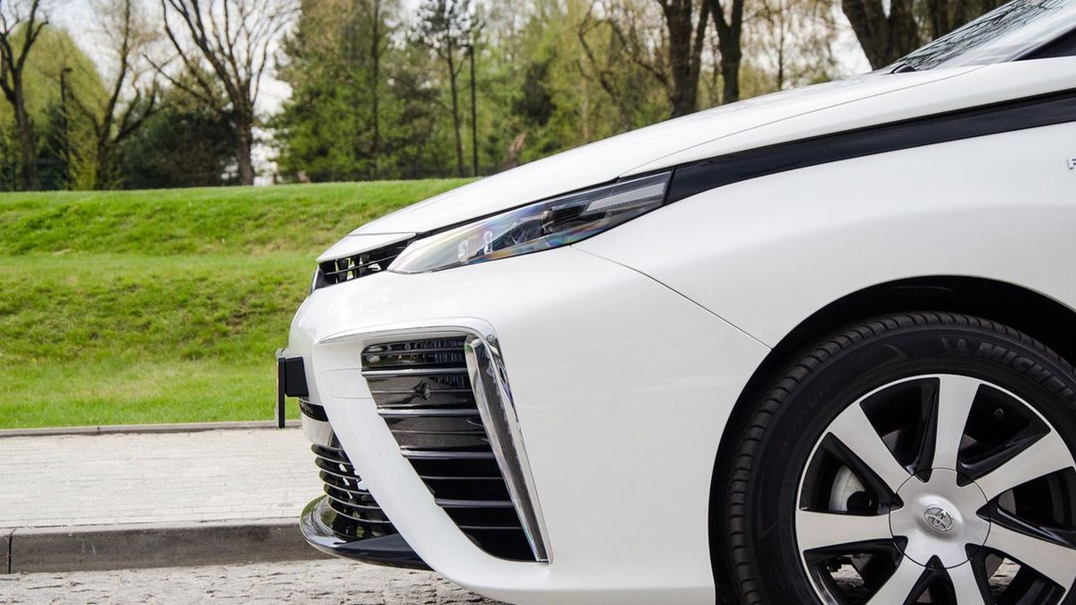 Toyota Mirai to egzotyk. Pierwsza generacja jeszcze rzadsza od drugiej