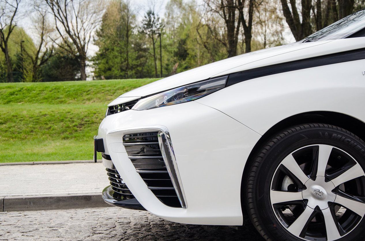 Toyota Mirai to egzotyk. Pierwsza generacja jeszcze rzadsza od drugiej