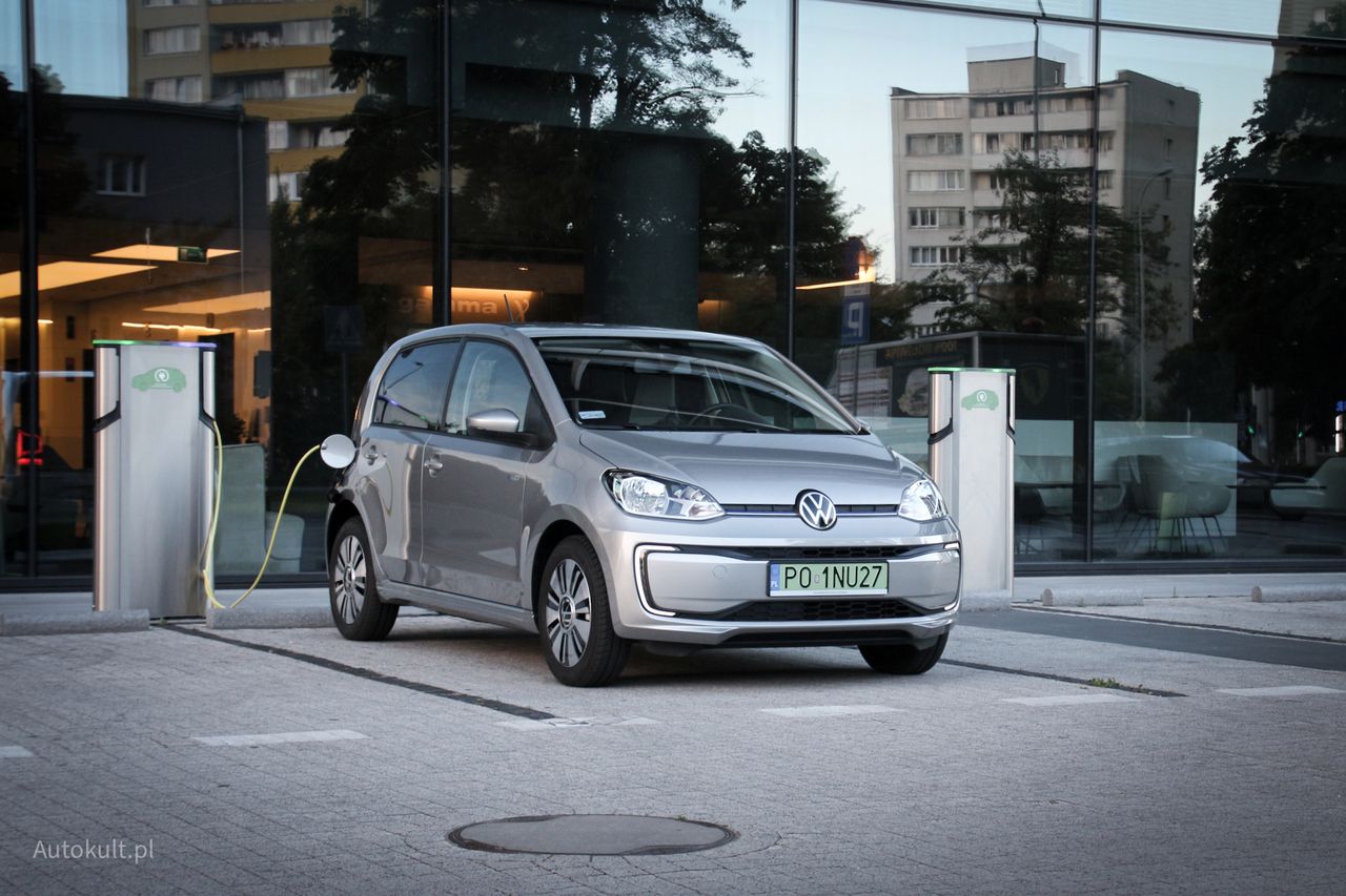 Volkswagen up! może być opcjonalnie wyposażony w złącze szybkiego ładowania CCS