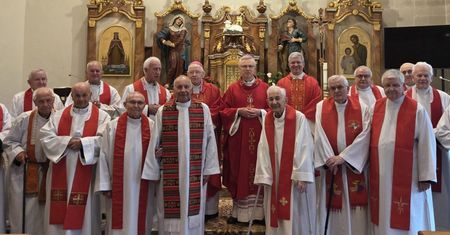 Ksiądz po wyroku obok biskupa. Skandal w diecezji legnickiej