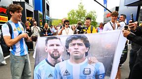 Sceny przed wyścigiem F1. Nagle wywiesił baner z Messim i Maradoną