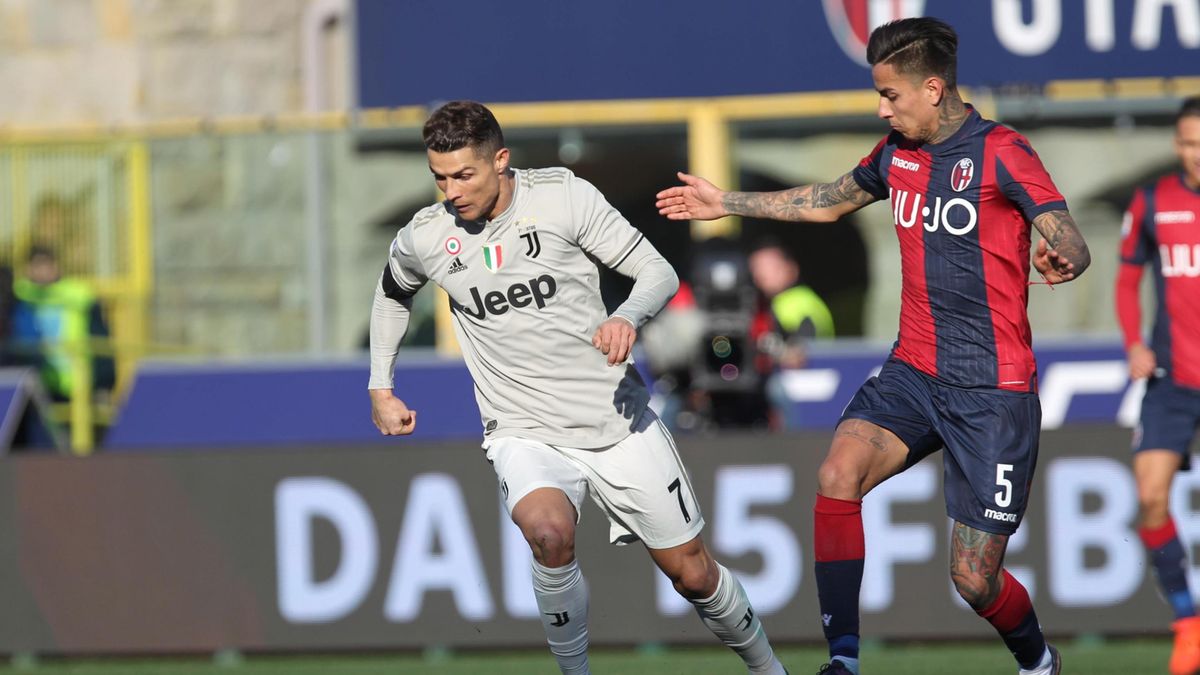 PAP/EPA / GIORGIO BENVENUTI / Na zdjęciu: Erick Pulgar (z prawej) oraz Cristiano Ronaldo
