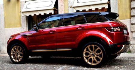 Range Rover i Bollinger - szampański Evoque