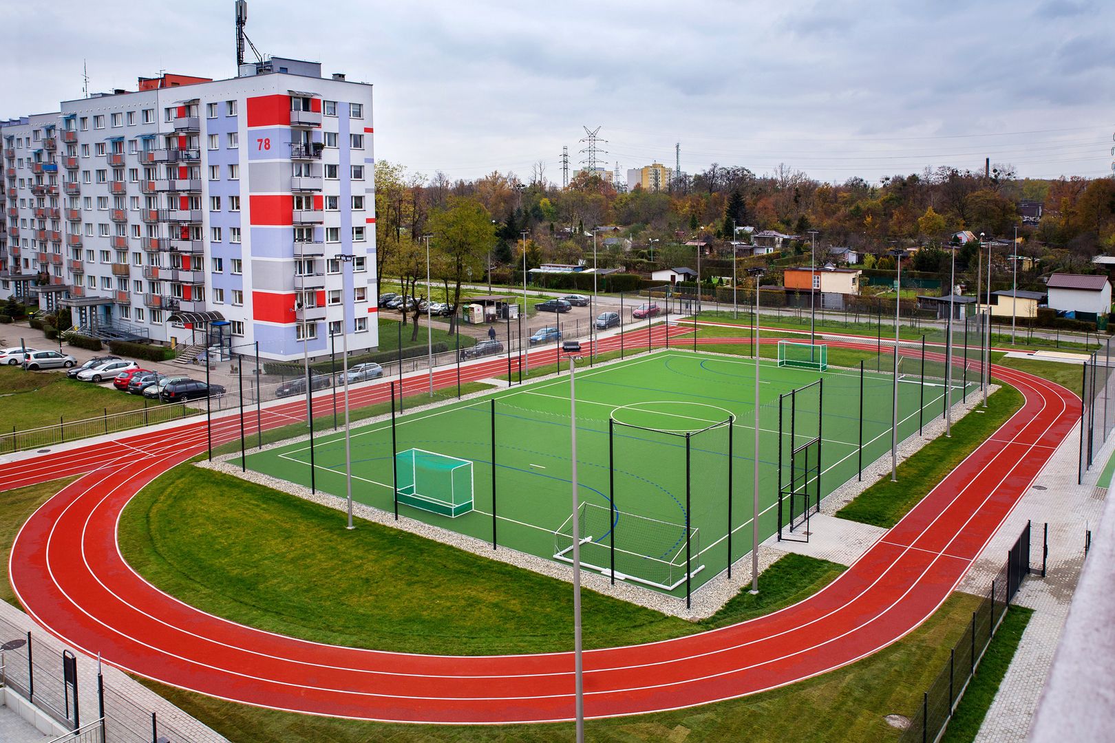 Gliwice. Zmodernizowano szkolne boisko. Mogą z niego korzystać nie tylko uczniowie