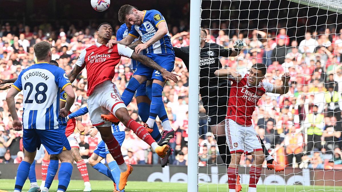 PAP/EPA / NEIL HALL / Na zdjęciu: piłkarze Arsenalu i Brighton