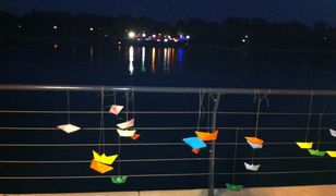 Warszawa. Święto Wisły. Pływające teatry, wachlarze bojowe, łodzie i koncertowa Rusałka